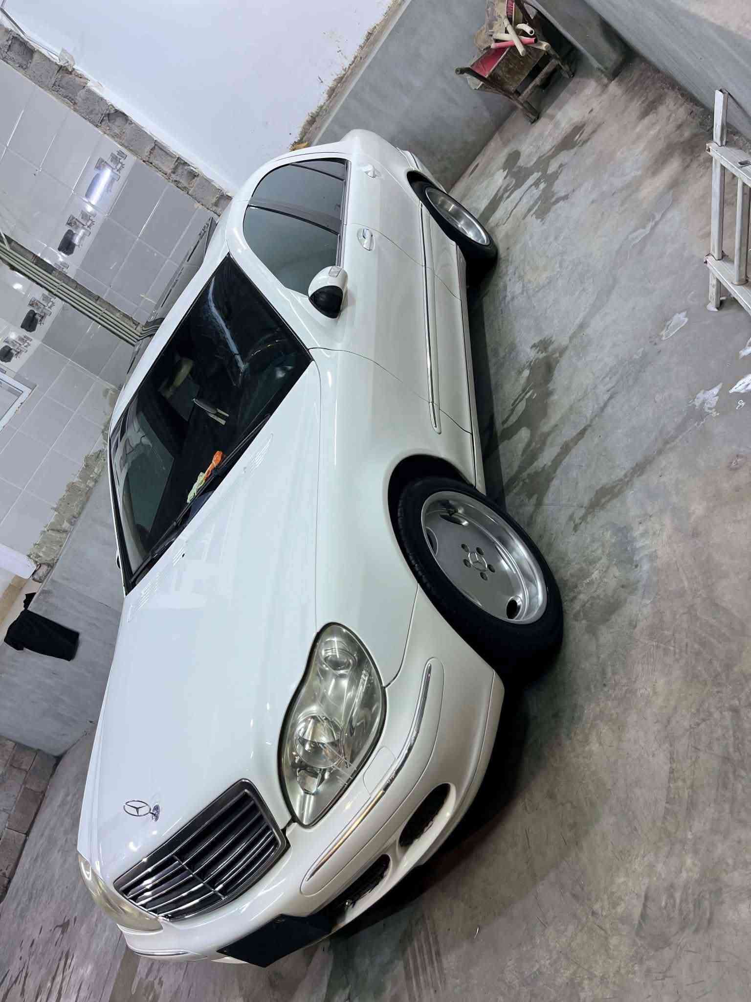 مارسیدز بینز  مۆدێل 2005 AMG s500بیلاد هەشت بستۆن تاقانەی جوانی بێبۆیاخ فول فول مواسەفات 
سڵاهید
کوشن جڵد

کوشن کارەبا
کوشن هیتەر
کوژن غەزن
کوشن کارەبا 
کوشن ساردوگارم 
ئاوێنەکارەبا
ئاوێنە ئیشارەت
ئاوێنەکانی ئەخەوێت
پەردە 
گێڕ عادیو تۆماتیک 
دوگمەی ئێسو دژەخڵیسک فول مواسەفات
سەیارەکەی زۆر زۆرر جوانو جاهیزە 
هەموگیانی لەسەر دەقی شەریکەماوەتەوە بۆنی شەریکەی تیایە 
چونر تایەو ویلی لۆکی لەژێرە 
گێڕو مەکینەوکارە باهیو تەقەو ڕەقەو تەبریدو هەموگیانی بەشەرت چرکەی تیانیە شوێن سەید سادق
سعری 70تاو مەعامەلەیەکی برایانە ***********
