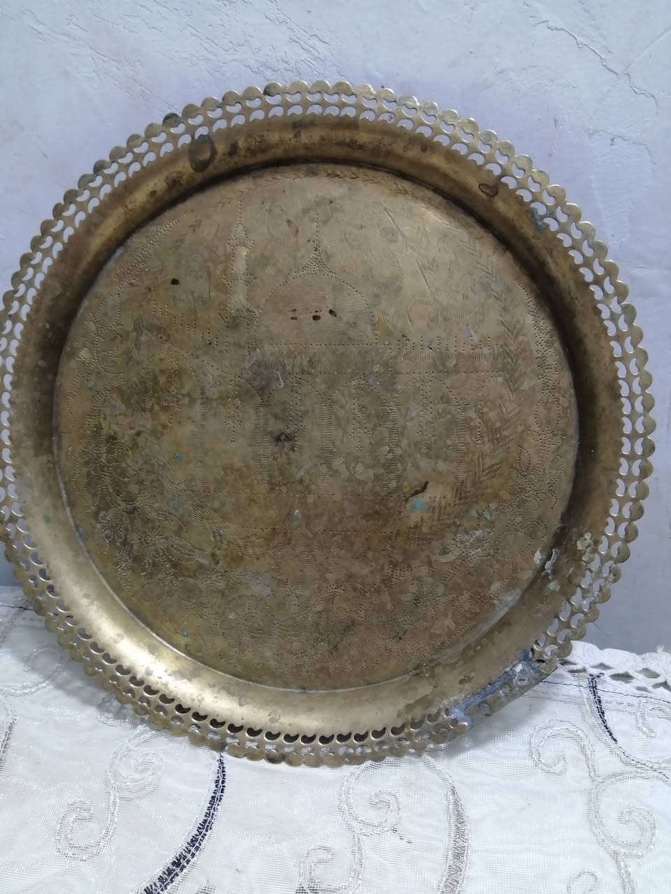 السلام عليكم من رخصه المدير صينيه نحاس قديمه كلش وبيها نقش للبيع السعر ٣٠ مكان كربلاء الإسكان قرب مستشفى الحسيني ***********
