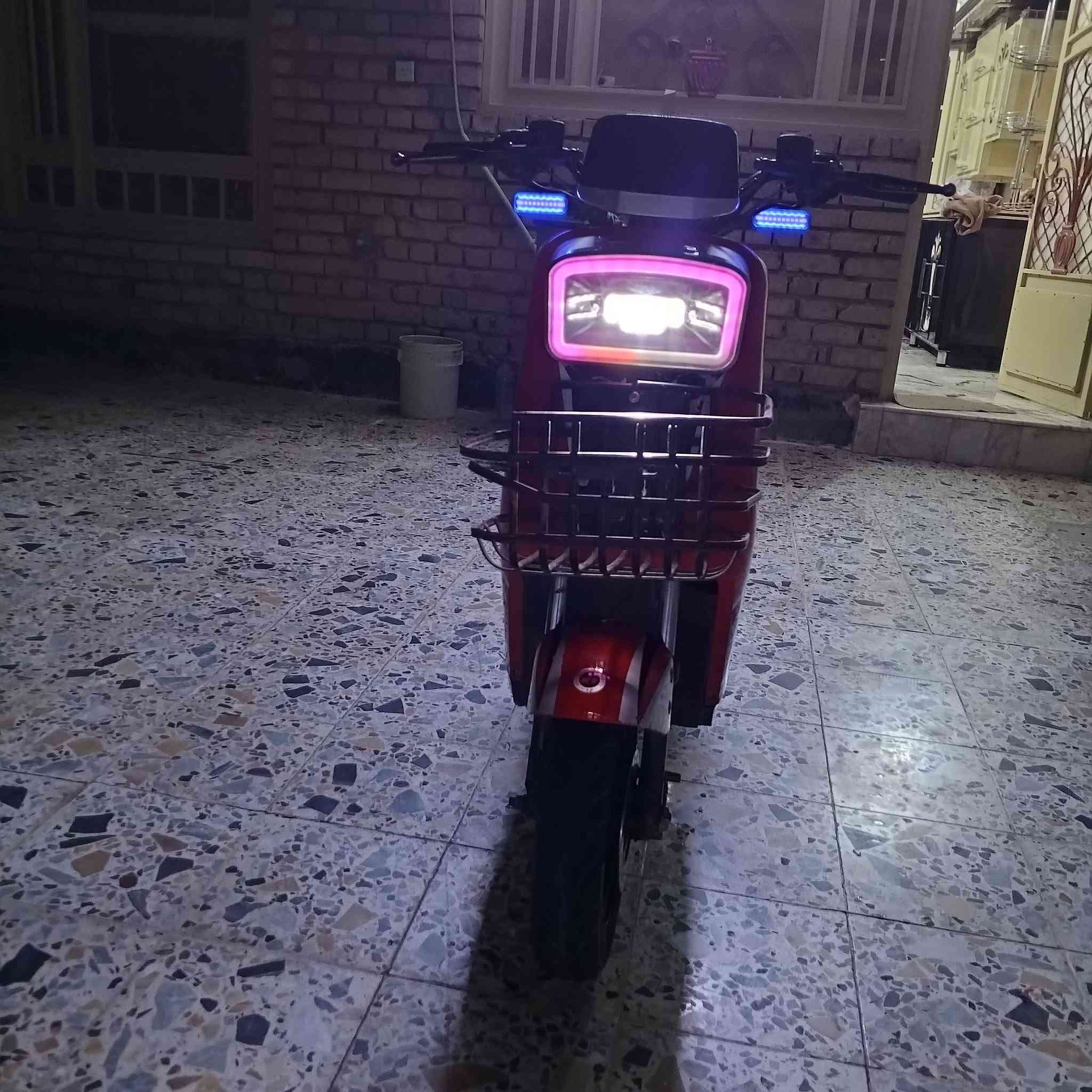 سلام عليكم دراجةشحنR7 للبيع  كهربائيات شغاله سعر350 عنوان واسط صويرة الاتصال على رقم ***********
