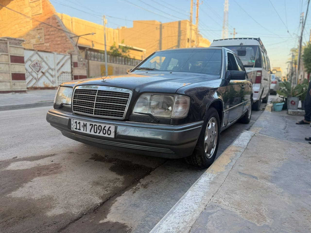 بيبي دب محرك 320 خراطيم بلادي الون أسود غير محدود موديل 1990سيارة بلادية بس بيهة جراد بغداد الشعب ترايك وين عند الله كاع سيارة بسمي ***********
