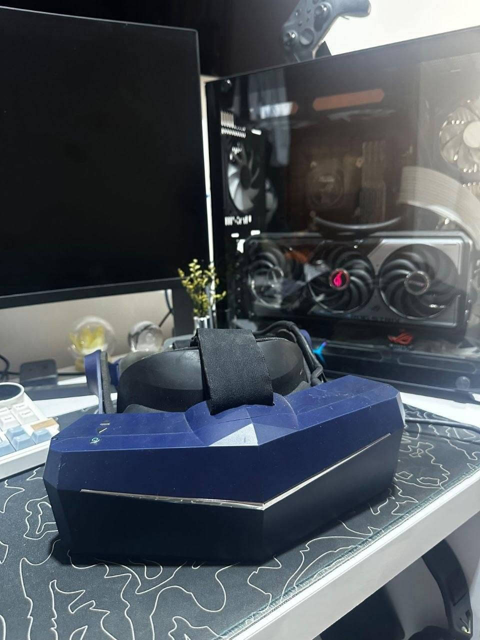 السلام عليكم شباب 
pimax vision 8k X
الدقه مالتها 8k كل عدسه 4k وياها كارتونه بدون جوستكات او حساس تشتغل مباشر بس تربطها بالحاسبه بيها حساس داخلي يتعرف على حركتك وتكدر تتحكم بالجوستك العادي والعدسه رؤيتها واسعه واوضح من الكويست 3
يمكم أسعارها بالموقع اني رايدها ب 250 وبيها مجال
متواجد واتساب ***********

نص مكتوب في الصور:
- Pimax Vision 8K X Virtual Reality Headset
- Pre-Owned
- $549.99
- or Best Offer
- Shipping not specified
- Located in United States
- 11 watchers
- Sponsored
- Casque VR Pimax 8KX Headset
- $777.72
- +$25.16 delivery
- Located in France