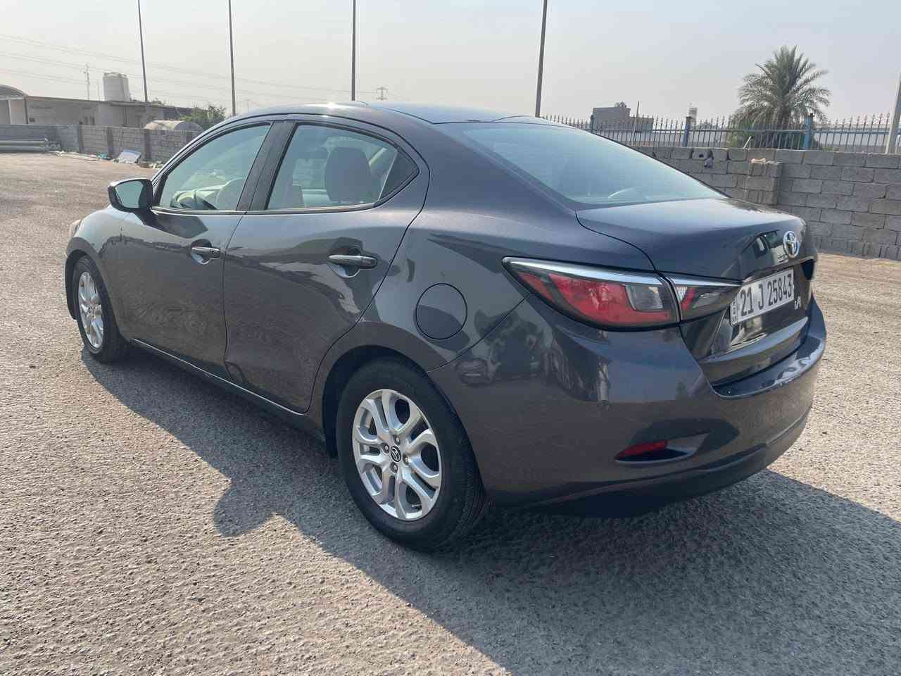 تويوتا Yaris iA موديل 2018 وارد أمريكي 🇺🇸

* محرك 1500 سي سي (1.5L) 4 سلندر

* قير أوتوماتيك 6 سرعات

* دفع أمامي (FWD)

* شاشة وسطية 7 إنج

* كاميرا خلفية

* بلوتوث + USB + AUX

* تحكم بالدركسون

* مثبت سرعة

* تشغيل Sport Mode

* جنوط ألمنيوم قياس 16 إنج

* زجاج ومرايا كهربائية

* تكييف ممتاز

* تشغيل بالبصمة (حسب الفئة)

* نظام مانع الانزلاق (Traction Control)

* نظام الثبات الإلكتروني (ESC)

* ABS + EBD + BA

* وسائد هوائية متعددة

* نظام التحذير قبل الاصطدام بسرعات منخفضة (حسب الفئة الأمريكية)

* استهلاك وقود اقتصادي جداً

* محرك واعتمادية عالية، السيارة مبنية على منصة مازدا 2 مع محرك 1.5 بقوة حوالي 106 حصان وقير أوتوماتيك 6 سرعات.

* داخل مخمل اسود

* مكينه وكير كفاله
الضرر صور مرفقه  
بونيد تصليح +باب السايق . 
فحص وهزه جديد وسنويه ولوحات سليمانيه جديد. 
عداد المسافات 125 كم. 
السعر93$ وبيها مجال 
مكان السيارة بغداد 
ابي غريب شارع الزيتون للاستفسار
📞📞   ***********   تواصل بغداد, العراق

