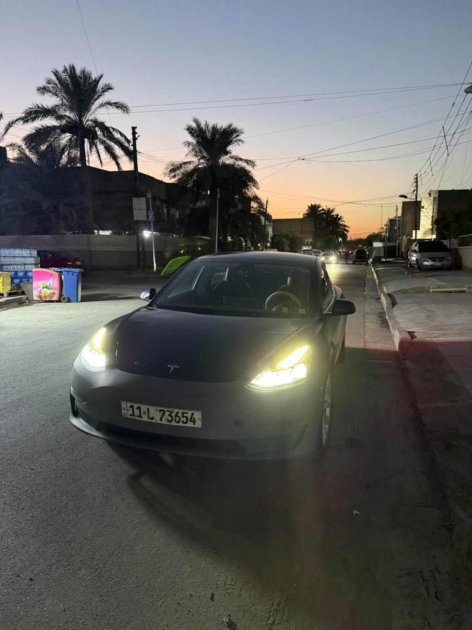 🚘 Tesla Model 3 2022 للبيع
🔵 اللون: أزرق  
📍 رقم بغداد  
📏 الممشى: 108,000 كم  
💰 السعر: 100 ورقة، قابل للتفاوض

• منظومة المي كاملة  
• المروحة + الراديتر  
• صدر السيارة  
• الدسكات  
• البطارية ما مفتوحة ولا واصل إلها شواصي  
• ماطور حديد  
• صيانة كاملة للسيارة

🔧 السيارة جاهزة للصبغ والسمكرة فقط.

⚡ جميع كهربائيات السيارة شغالة، والشغل من إيد بلال تيسلا.

📌 السيارة تُباع على وضعها الحالي.  
✅ شرط الفحص الكامل قبل البيع، افحص السيارة وكهربائياتها وبطاريتها وكل تفاصيلها قبل الشراء.

*********** ( رقمي )
