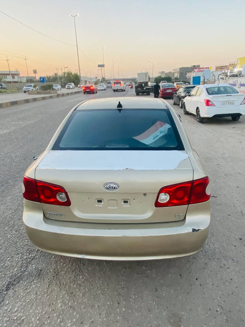 سيارة اوبتما ٢٠٠٨ خليجي محرك ٢٠٠٠ لون ذهبي
رقم بغداد انكليزي بسمي تحويل ثاني يوم
مكينه 2000 كير كفاله ع ايدي 
سياره مكفوله من الضربه فقط بنيد جارد ومرشوش ودواير جاملغ خلفي علما البنيد الأصلي فقط جارد ومرشوش تجي وتشوف بعينك السياره احلى من الصور داخل مرتب نصبته حلوه ((سعرها ٩٥ ))وبيه مجال رقمي *********** مكاني حله بابل
