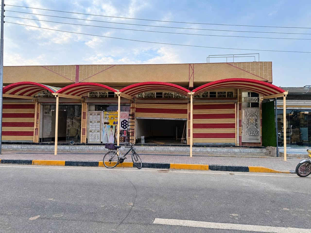 مساحات كبيرة... وتنفيذ يليق بها. 🔨
من أعمال الركيزة للأعمال الحديدية 🔨
تنفيذ وتجهيز 9سقائف ، بتصاميم عملية وتشطيب متقن:
📐 السقيفة الأولى: 20 × 5 متر
📐 السقيفة الثانية: 14 × 4.5 متر
📐 سقيفتين جانبيتين بنفس المساحة: 5 × 2 متر
📐 5 سقائف بنفس المساحة الواحدة: 5 × 2.5 متر
كما تم تنفيذ سياج جينكو للموقع، مع الاهتمام بدقة التنفيذ وتفاصيل الهيكل وجودة العمل.
الركيزة للأعمال الحديدية
إتقان في التنفيذ... متانة تدوم.
📞 ***********
#الركيزة #الأعمال_الحديدية #سقائف #مظلات #سياج_جينكو #حدادة #هياكل_حديدية
