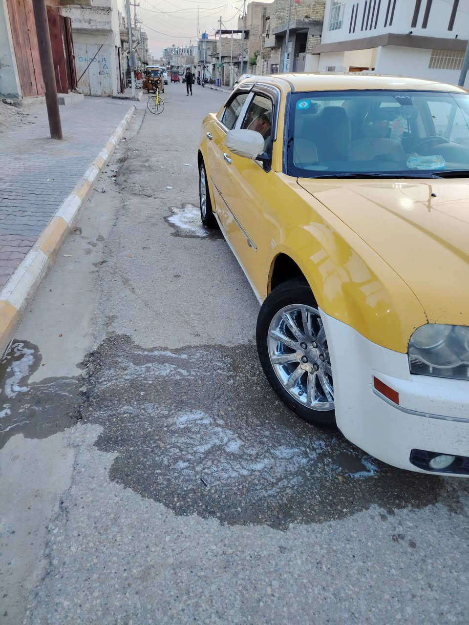 السلام عليكم 
اوباما موديل ٢٠١٠
 اصل ٤ جوكات 
كير ومكينه جديد
حداديه وتخم تاير جديد
سياره بأسمي شرط التحويل 
السياره خط كوت بغداد
مصفره غرامات وهيئة 
دوشمه جديده 
مكان السياره واسط النعمانيه 
السعر ١٢٥ وبيها مجال قليل 
***********
