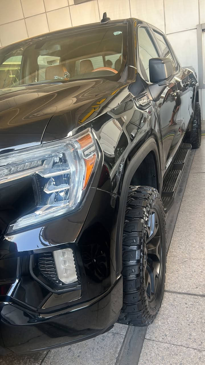 GMC سيرا الفيشين 2021 
باب طويل بدي طويل 
كلين تايتل مكفولة من الصبغ عدا بارد باب الجنطة وبارد بسيط بالجاملغ الايسر
ماشية 73 الف
***********
