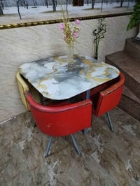 ميز طعام • كزاز • للبيع