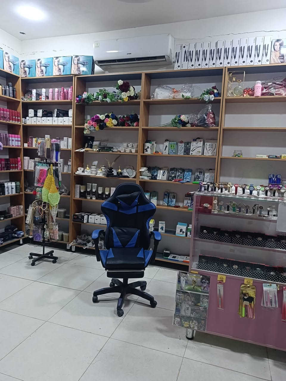سلام عليكم بضاعه محل كوزمتك للبيع بسعر الجمله بضاعه مكفوله من كلشي والياخذها كلها ابيعله جوه الجمله بيع لعدم التفرغ بضاعه حلوه تعال وفتح مانقصها اي شيء 
مكاني كوت ـــــــ للاستفسار ***********
