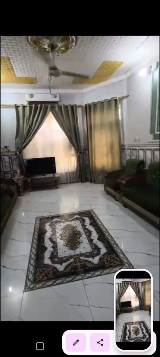 ياالله 
يوجد بيت للبيع في حي الفرات خلف مكتب الزاملي 
البيت 200متر 
بناء كامل عكادة نظافة 100/70 غرفتين جوه 
وغرفة فوك ماكاملة 
منطقة حلوة من جيران  من خدمات
السعر 135 وبي مجال
للاستفسار مراسلتي ادزلك رقمهم 
انا مكلف لاامتلك أي معلومات اضافية
