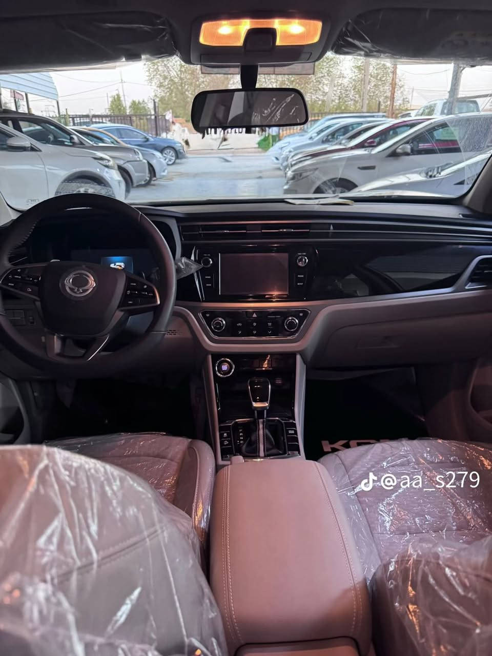 KORANDO 2025 🚘
سانغ يونغ كوراندو
🇰🇷 صناعة كورية | وارد حديث
✨ المواصفات:
• موديل 2025
• محرك 1.5 تيربو
• 4 سلندر
• قوة 163 حصان
• قير أوتوماتيك 6 سرعات
• دفع أمامي
• حساسات أمامية وخلفية
• إضاءة LED
• روف ريل
• داخلية جديدة ومغلفة
• لون أبيض لؤلؤي 🤍
• سيارة صفر كيلو متر 
💰 السعر: 230$ مع لوحات 
215$ $بدون 
***********
***********
