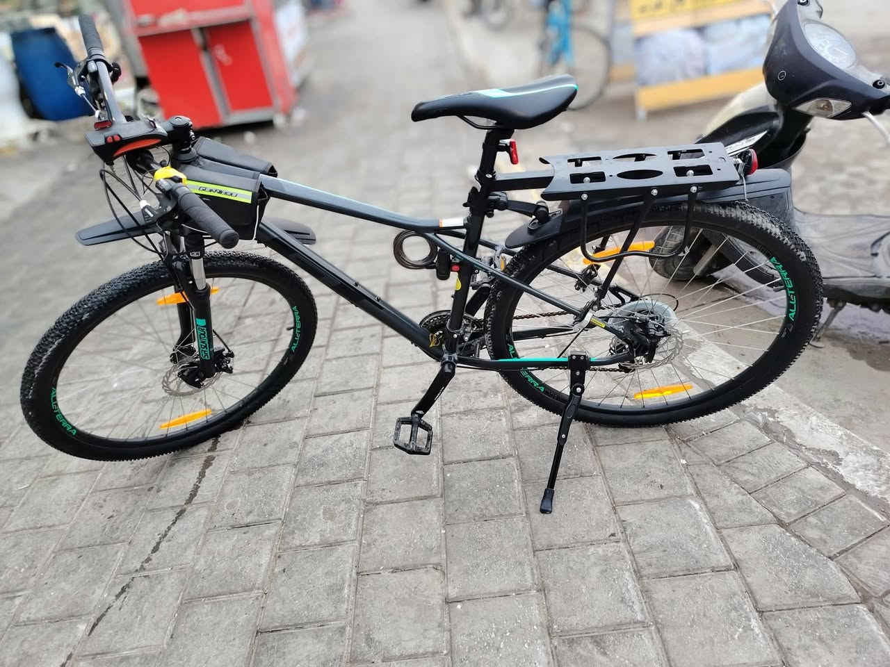 .
الماركة الامريكية GT الحجم 29 المعدن المنيوم سرعات 3×7 سستم سرعات MICROSHIFT بريكات دسك دبل sr suntourr
البايك كامل مكمل وياه بعد خوذة وجادر وجنطة ترحال تنشد على السيباية الخلفيه
النظافة 100/100
السعر 420 الف
مكاني بغداد جسر البنوك
واتس اب ***********
