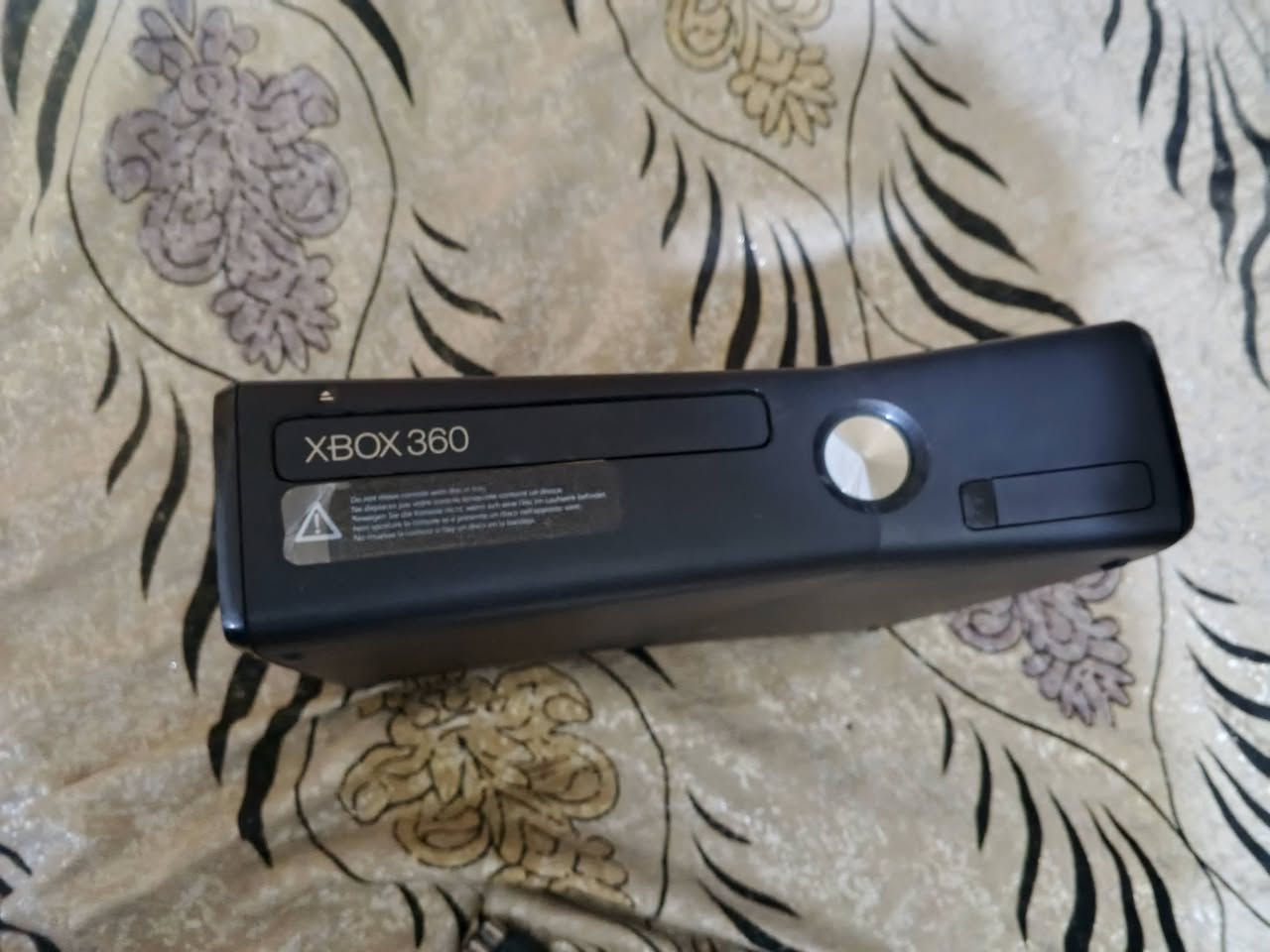 سلام عليكم شباب بلي إكس بوكس360 سلم للبيع سعر 110 بيه مجال قليل للشراي بل خدمه نضيف مرتب العاب حاذفيهن جهال باقيات بس 2 جهاز كلشي مابيه كامل مكمل لامفتوح ولا مصلح ملحقاتة اصلية وكاملة مكاني بغداد الامين الثانية وتوصيل موجود رقمي *********** واتساب بيه
