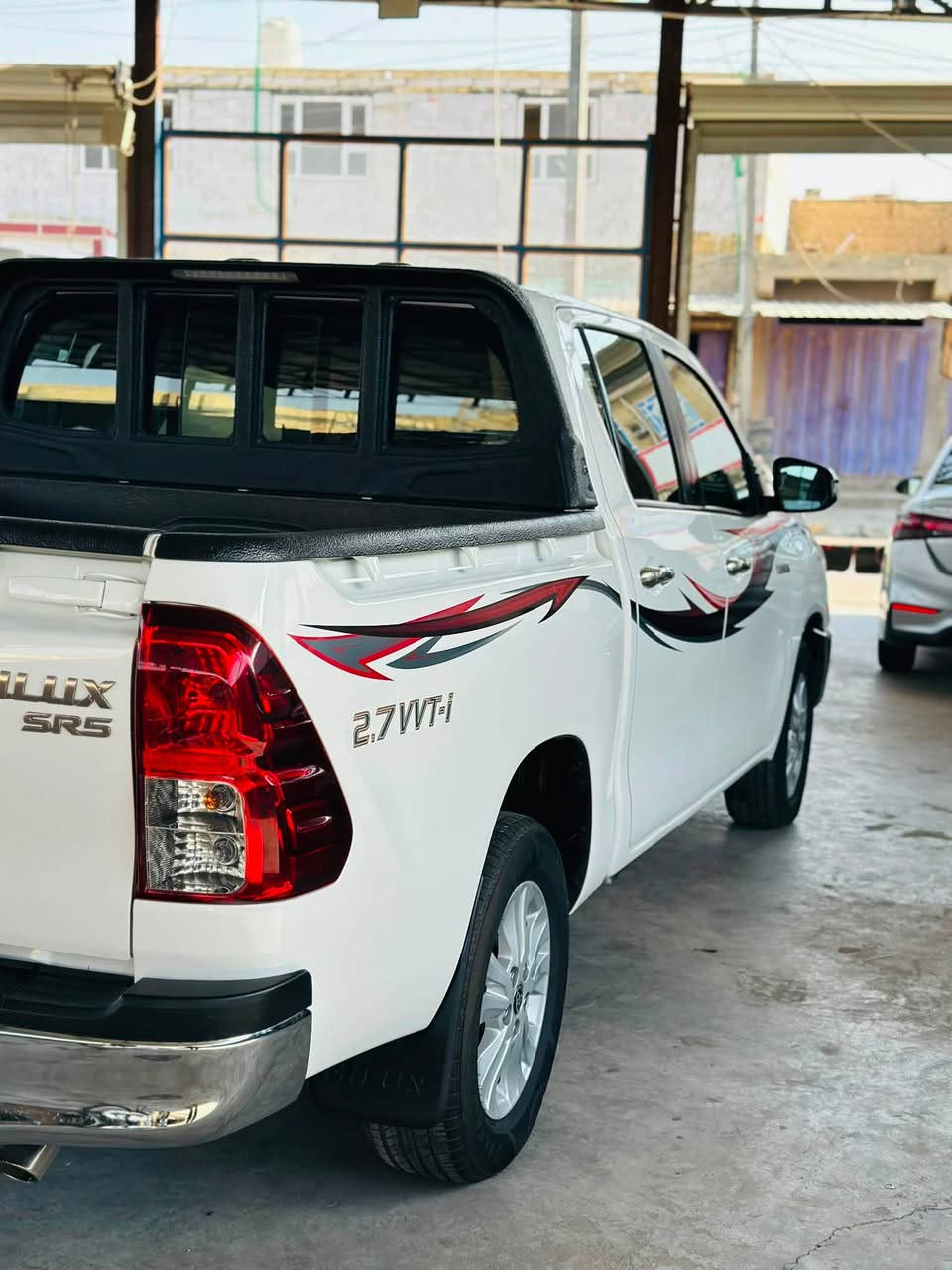 السلام  عليكم 
2023 كويتي 
رقم مثنئ تبريد قطعتين 
مكفوله كفاله عامه 
ماشيه 60الف اصل بحالت الوكاله جديده 
تخم تايرات  
صاج تحكم 
كامره دور حساسات 
فراش راضيه جلد 
دوخل جديده سياره احله من الصوره 
***********
