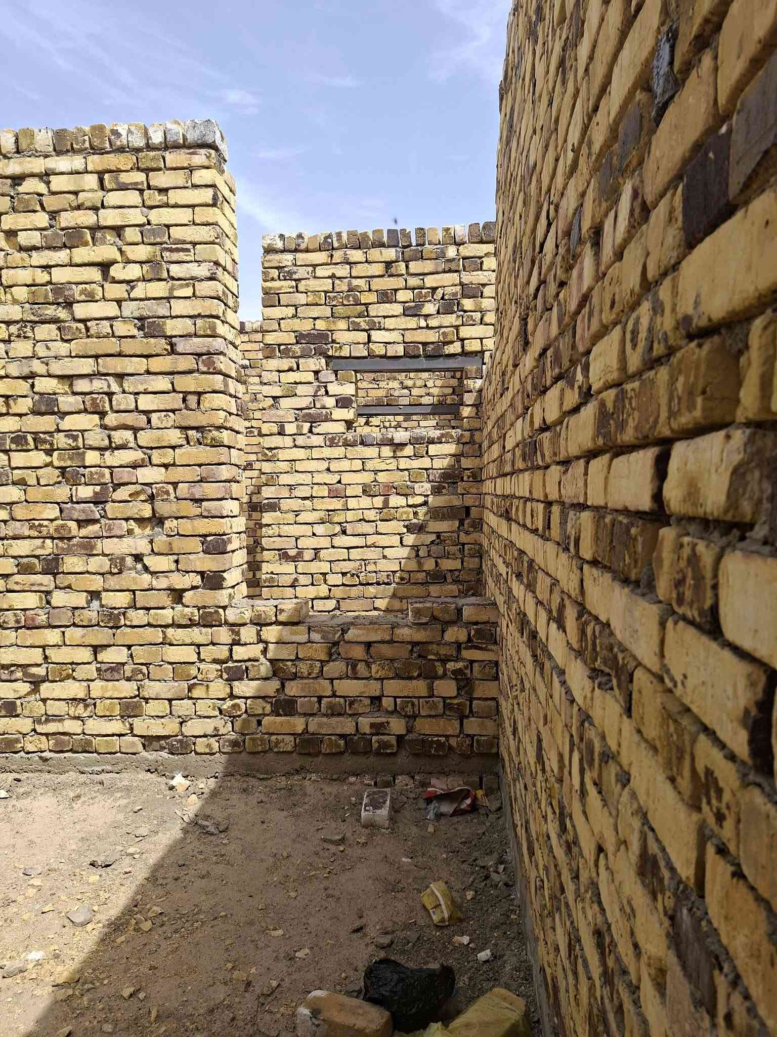 هيكل للبيع غير مسقف ١٠٠ متر زراعي سند ٢٥ عرض الشارع ١٠ متر حي نادر الثالثه حي السجاد السعر ٢٥ مليون وبي مجال الاتصال بالرقم ***********
