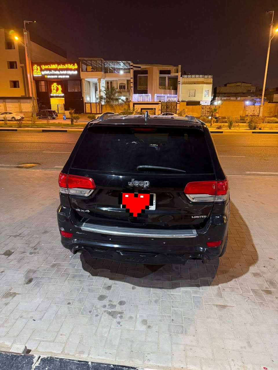 جيب كراند شيروكي
موديل 17 
6 سلندر 3600
ممشى 125 ميل
ضربتها 5 قطع يعني ابيعلك مصبوغة حزام 
شواصي وتكم مكفولات 
مكينة وكير وكهربائيات مكفولات
رقمها بصرة مطلوبة كمرك جانت معلاية 18
 مكانها بصرة المشراك 
السيارة باسمي
السعر 140 ورقة
رقمي :  *********** متوفر واتساب واتصال
