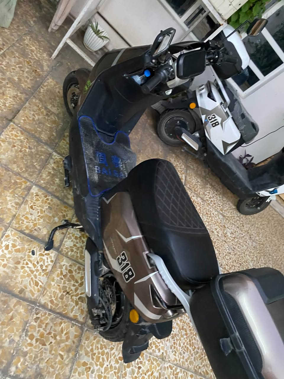 ماطور ٣١٨ • نضيف • مستعمل
