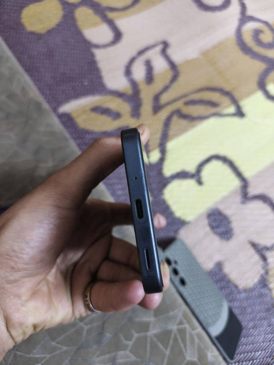 لل بيع سامسونك ما مبدل بس الجامه الي فوك الشاشه مكاني الموصل السعر 190 مو شراي لا اطب وتكسر بسعر الجهاز***********
