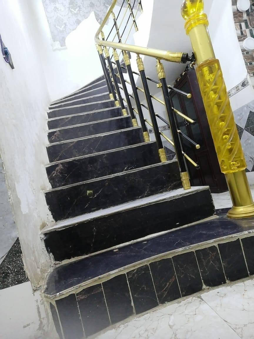 سلام عليكم بيت مساحة 100 م طابقين بناء حديث كونكرت مسلح سوك الشيوخ حي العسكري قرب مدرسة الاحرار *********** للاستفسار اكثر اتصال عل رقم
