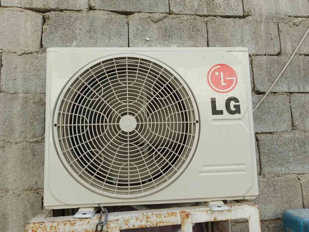 سبلت LG واحد طن انفيرتر يشتغل بأمبيرين جهاز جديد بداية الموسم ماخذي شغال تدفئة تبريد مداخل تصليح تجي تشوفة بعينك ب300 وبي مجال قليل حك الجية مكاني بغداد الأمين الثانية ***********

