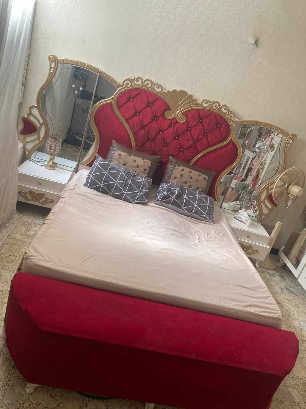 غرفة نوم • مستعملة • نظافة ٩٠٪