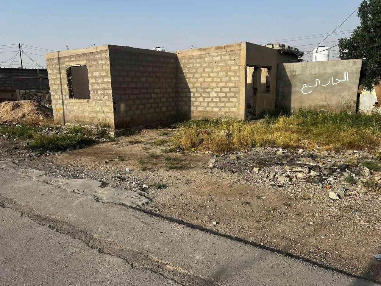 سلام عليكم اعادة النشر بسب الوعود الكاذبه 
هيكل البيع بل مجمع مال الخمستلاف المساحه ١٥٠ متر ركن على شارعين تبليط كهرباء واصله الباب السعر ١٠مليون وبيه مجال بسيط اتصل *********** ما متواجد على الفيس اتصل وتدلل مستعجل على بيعته
