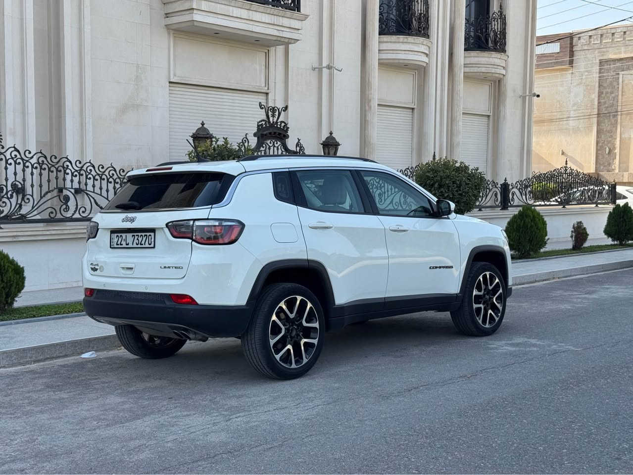 Jeep compas 2018 
شةريكةى هارلم سفرى هةولير 
بئ بؤياغ بئ تةعديل تةنيا يةك قؤپى هةية لة قةباغ سندوق
فول فول مواصفات 
پانؤراما 
كوشين جلد 
ناو سپى 
شاشة گةورة 
دةبل ئةكسل 
ئاوينة هيتةر 
سةيارةكة لةسةر دةقى شةريكة مايتةوة يةك دةستة هةموو شتيكى بةشةرت 
79 هةزارى حةقيقى رؤيشتية بةشةرتى فةحسى شةريكة 
150 وةرةقة و مةجاليكى برايانة 
تكاية گؤرينةوة ناكةم تةنيا فرؤشتن
*********** أربيل, العراق
