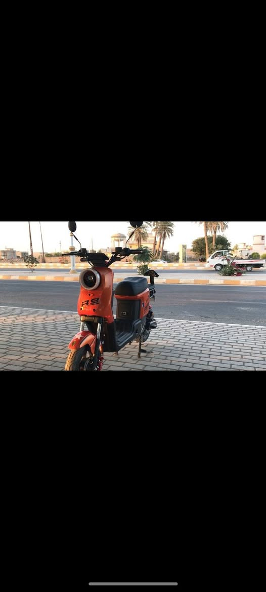بسم الله الرحمن الرحيم:
دراجه شحن من نوع :R9
للبيع 
المواصفات :
بطاريات نضافه جيده جدا 85٪
دبل اشاره 
شاشه دجتل 
نظام الرجوع إلى الخلف 
سرعه 75 حقيقي
لايت زنون عالي وناصي 
ابريك أمام وخلف وبريك خلفي شاده جديد 
جاملغ خلفي جديد 
يتحمل وزن 180 كيلو 
جاملغ أمامي بي ضرر كلش بسيط 
سكليتر جديد 
تجي وياها شاحنه ولي جديده 
دبلات غاز شادهن جديد 
دراجه تجي 3 الوان كما موضح في الصوره 
ملف بقوه 1200 واط قوي جدا 
شركه ولي 
موديل 2025 
رقمي ***********
اتصل وادلل عليه

