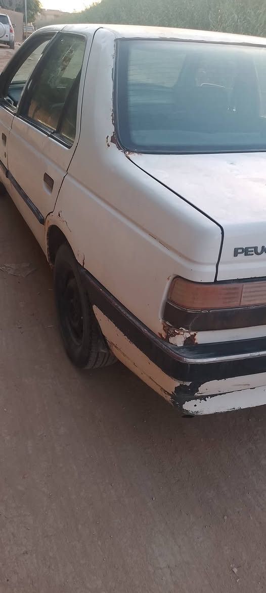 السلام عليكم بيجو روى موديل 9 بلاديه لون ابيض تبريد رقم قادسيه مالك موجود سنويه ساقطة بيها خياس والثاني مرات يفلت فقط السعر17موبايل***********
