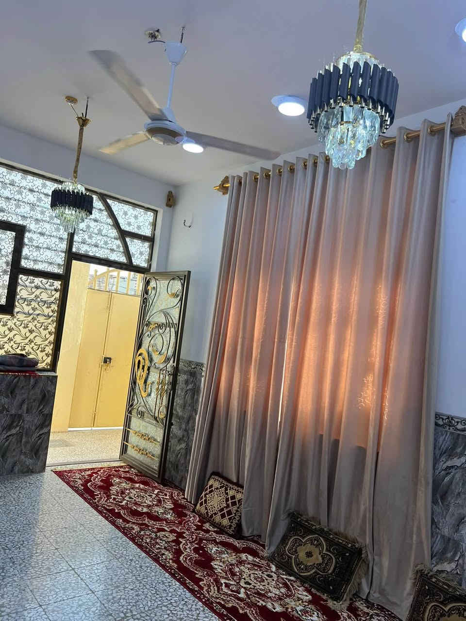 بيت لبيع مطلوب إلى المصرف العقاري
‏ بيع تطلوع 35 ‏وبي مجال البيت طابقين يحتوي على غرفتين وصال وثلاث صحيات ومطبخ واستقبال ***********فقط واتساب ￼￼￼￼
