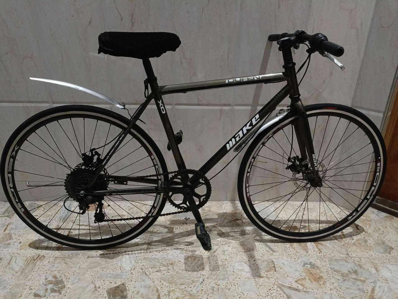 سلام عليكم بايسكل سي 700s رياضي المنيوم سريع ابريكات ماته دسكات  المكينة ماته ناعمة  بي كير 7نمر سريع حجم 28 نضيف نضافه ماته 95 كلشي شغال كير ابريكات عكرب    سعر 150 بي مجال رقم بغداد زعفرانيه ***********
