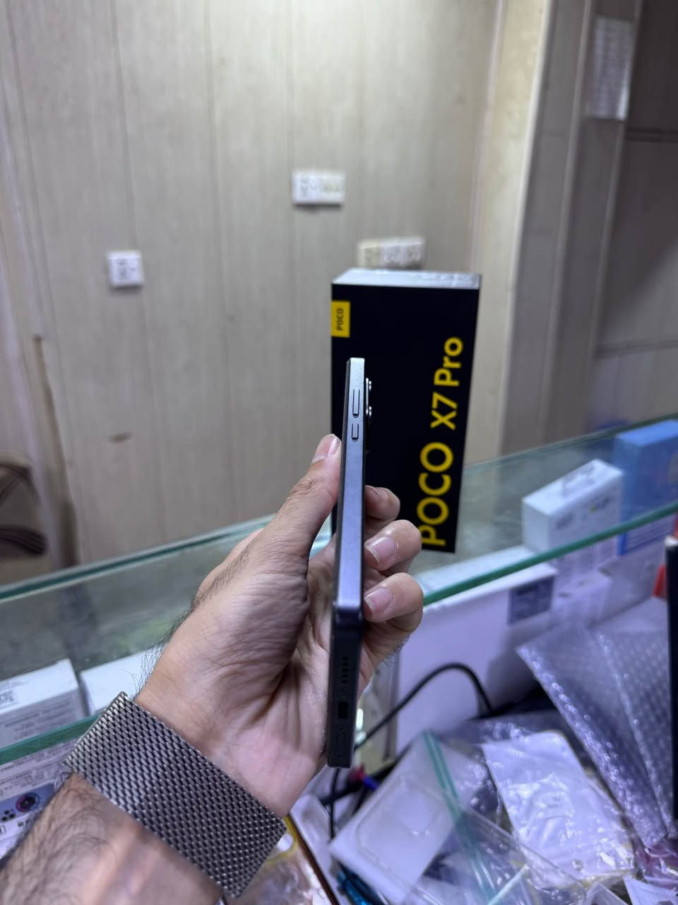 پۆکۆ  X7 PRO
زاکیرە ٥١٢ گێگا ڕامی ١٢ ڕەنگی ڕەش
سەداسەد خاوێنە و کارتۆن و زمانی مایە
کامل ئەشیایە و نرخی ٤٢٠ هەزارە گەیاندن هەیە
ناونیشان - هەولێر قەڵاتی نوێ
مۆبایلی هاوکار ژمارە :- 📱 *********** أربيل, العراق
