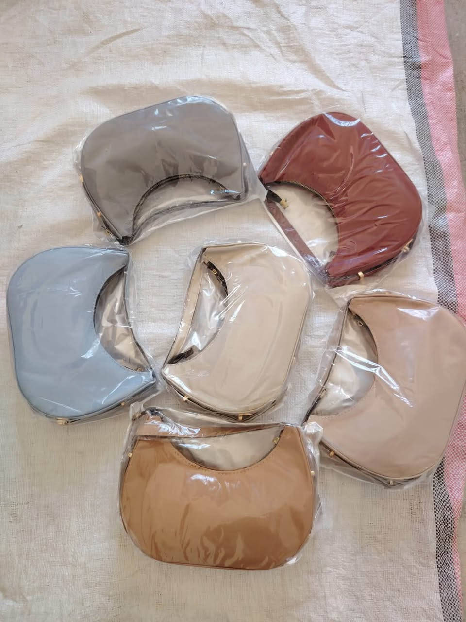 هلا بنوتات 💕✨
سويتلكم عرض كلش حلو على الجنط 👜😍
الجنطة بس 3 الاف 🔥
🔸 أقل طلب: 5 قطع

للطلب والاستفسار 📲
***********
