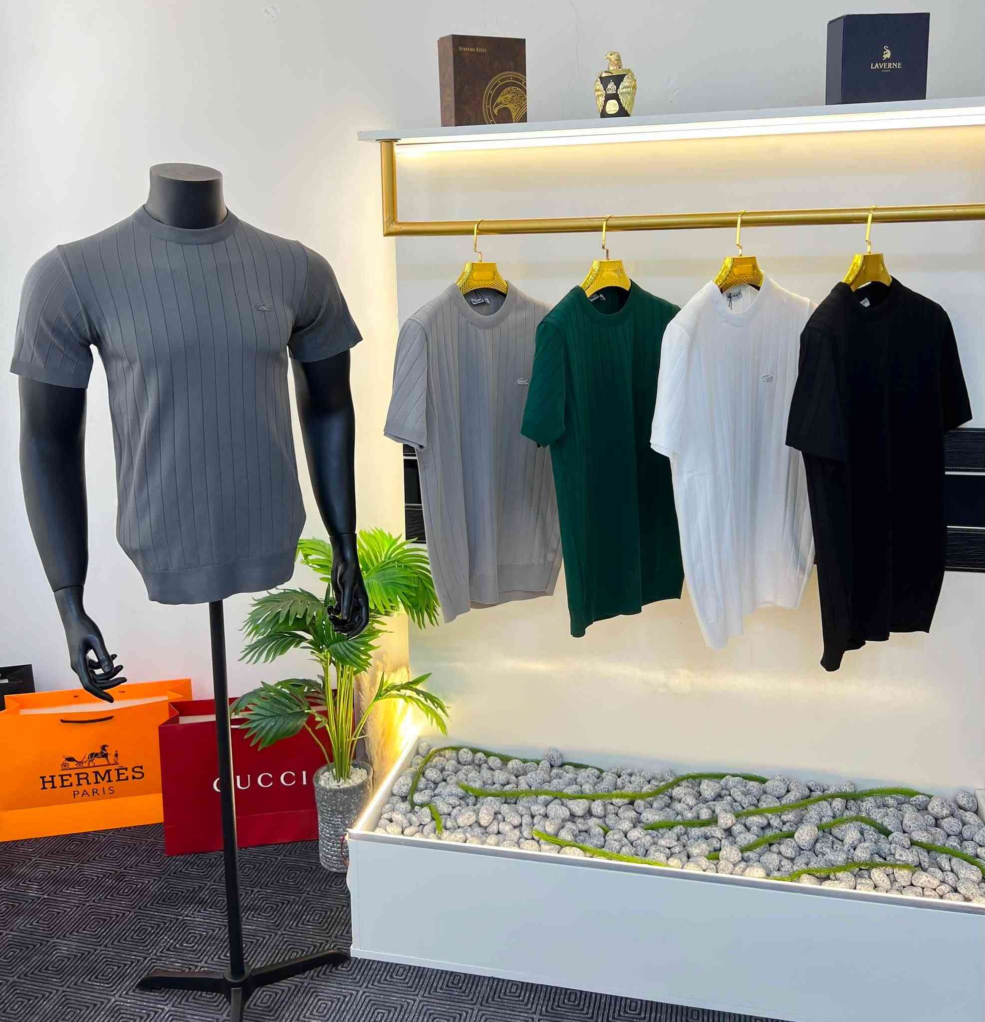 جملة فقط ✅

تيشيرتات تريكو تركي اصلي بظمان 
تفحص أمام المندوب 
سيرية يجي 5 عدد 
قياسات : S - M - L - XL - XXL 
سعر الجملة : 6$ 
للطلب واتساب : ***********
