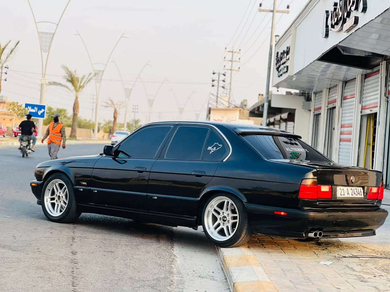 للبيع بيم دبليو
موديل 90 فول 1/1
رقم سليماينه دولي رقم جديد 
سنويه وهزه جديد
حجم 525 مسكر فانوس 
محرك كير صدر كلها شرط 
كير وتماتيك + كير عادي 
كهربائات كلها شغاله 
السياره بعدها على وضع الشركه 
السياره داخل وخارج فول نضافه 
السعر 63وبيها مجال 
***********
