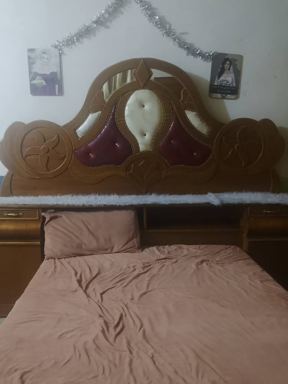 السلام عليكم
غرفه خشاب للبيع 
السعر 400 وبيه مجال 
علق اراسلك 
***********
