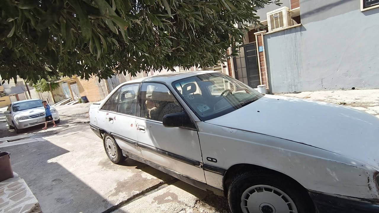 اوبل اوميكا 20 موديل 1990 سيارة نضيفه محرك كصه كير شرط سيارة ناعسه طخم 100٪ تايات نضيفات باتري جديد وايرمنيه كله شغاله سيارة جاهز بس عوزه ترتيب داخل سنوية خضرة شرط الوكاله و التحول 
سعر 18
***********
***********
