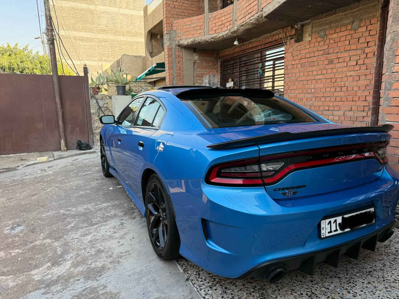 جارجر  GT PLUS . وكالة هارلم
الموديل : 2023 . (خليجي) . مكفوله من صبغ 
المحرك : V6 3.6
العداد : 6 الألف . (زيرو) . 
الضمان : 3 سنوات او 60 الف كيلو متر . 
السعر : 340$ ورقه
رقم بغداد باسمي 
المواصفات :
* نسخة  GT PLUS
* نقطة عمياء . 
* حساسات خلفية . 
* رادار أمامي مع مانع تصادم.
رادار جانبي 360 درجه 
* شاشه كبيرة مع نظام ملاحة نفكيشن GPS .
* سستم صوت الپاين مع سماعات پريميوم .
* ويل قياس 20 انج . 
* مصابيح امامية زنون . 
* كشافات الضباب زنون . 
* فتحت سقف (سلايد) . 
* مقاعد رياضية من الجلد الفاخر . 
* مقاعد أمامية كهربائية عدد 2 . 
* ذاكرة لحفظ وضعيات الجلوس (ميموري) . 
* مقاعد أمامية تبريد وتدفئة . 
* مقاعد خلفية تدفئة . 
* تشغيل عن بعد . 
* ستيرن كهربائي . 
* تدفئة ستيرن . 
* محدد سرعة . 
* تلفون بلوتوث . 
* كاميرا خلفية .
* مرايا متحسسة للاضاءة العالية .
* كير شفتر بالستيرن . 
* دخول ذكي (بصمة) .
مكان السياره بغداد 
اتصال على رقم ***********
