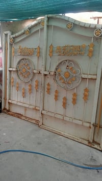 باب خارجي • الشعب