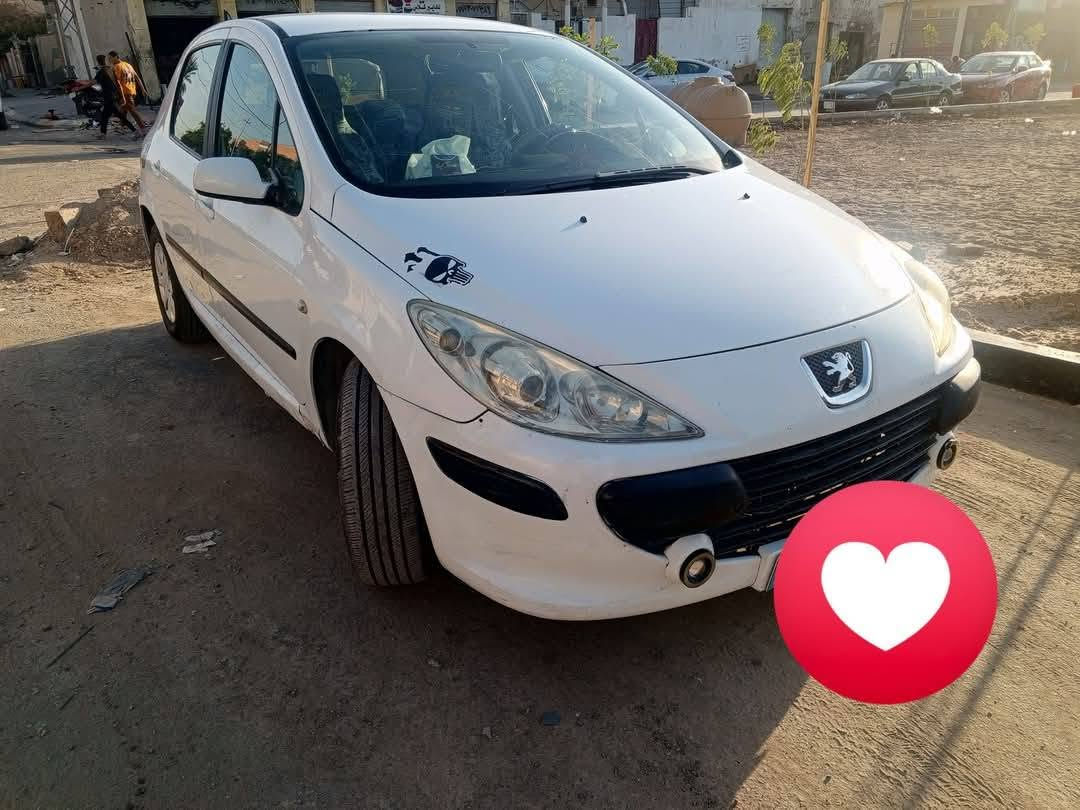بيجو فرنسي ٢٠٠٦ ٣٠٧ سيارة ابلاديه لاصبغ ولا ضرار بسمي رقم ديالى تايرات نظيفه محرك نظيف صدرها نظيف سعر ٤٨ وبيه مجال هذا رقمي *********** مكاني ديالى بعقوبه
