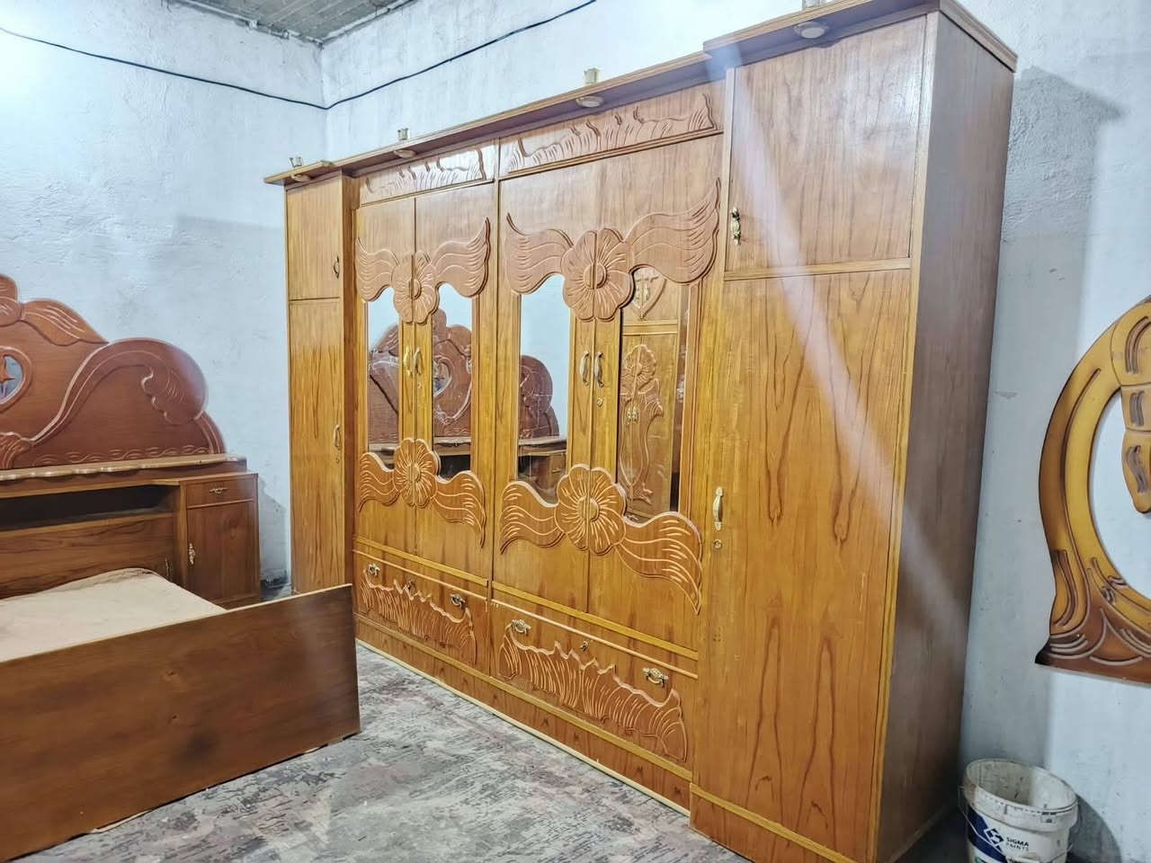650غرفه ست ابواب تزكام فول  نضافه مال عرسان صاج داخل وخارج زاويه كنتوريه  بغداد الحسينيه مال الراشديه وعندي توصيل***********
