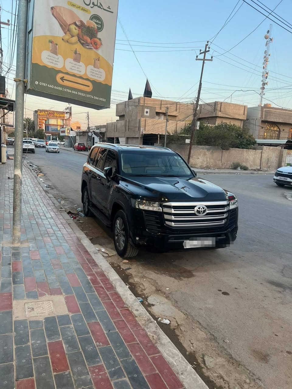 السلام عليكم
لاندكروز gxr ساز ام الضمان 
ماشية ٤٠ مكفولة كفالة عامة من كلشي 
سيارة جديدة جدا
وبيهة سونار والسونار مرفق بالمنشور
مكان السيارة الحله شارع ٦٠
السعر ٦١٠ قفل من الأخير 
اتصال ***********
واتس ***********
