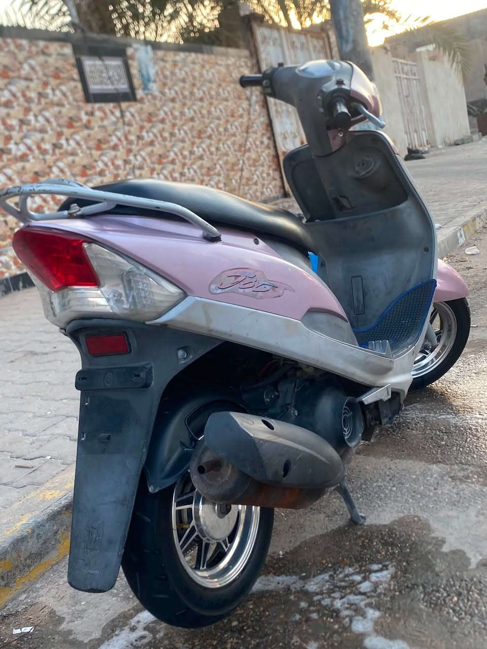 بس ليدور نضيف يراسلني حبايب سلام عليكم ماكس منغولي دراجه نضيفه وجديده بمعنى الكلمه ضاله اقل شهر من طالعه من الحاويه كهربائيه كلهن شغلاله سلف هندر اشاير كيلو متر عداد بانزين. قفال سكان قفال سندوك دراجه برغي ماناقصه دراجه جديده ويه كب نجمه ثكيل زوج تايرات جلاتين جديد دراجه عله بلاد ماملعوب بيهه تجي وتشوف بعينك مكاني القرنه الشرش *********** السعر 940 وبيه مجال 
دراجه كله ختم واحد ويه المحرك

