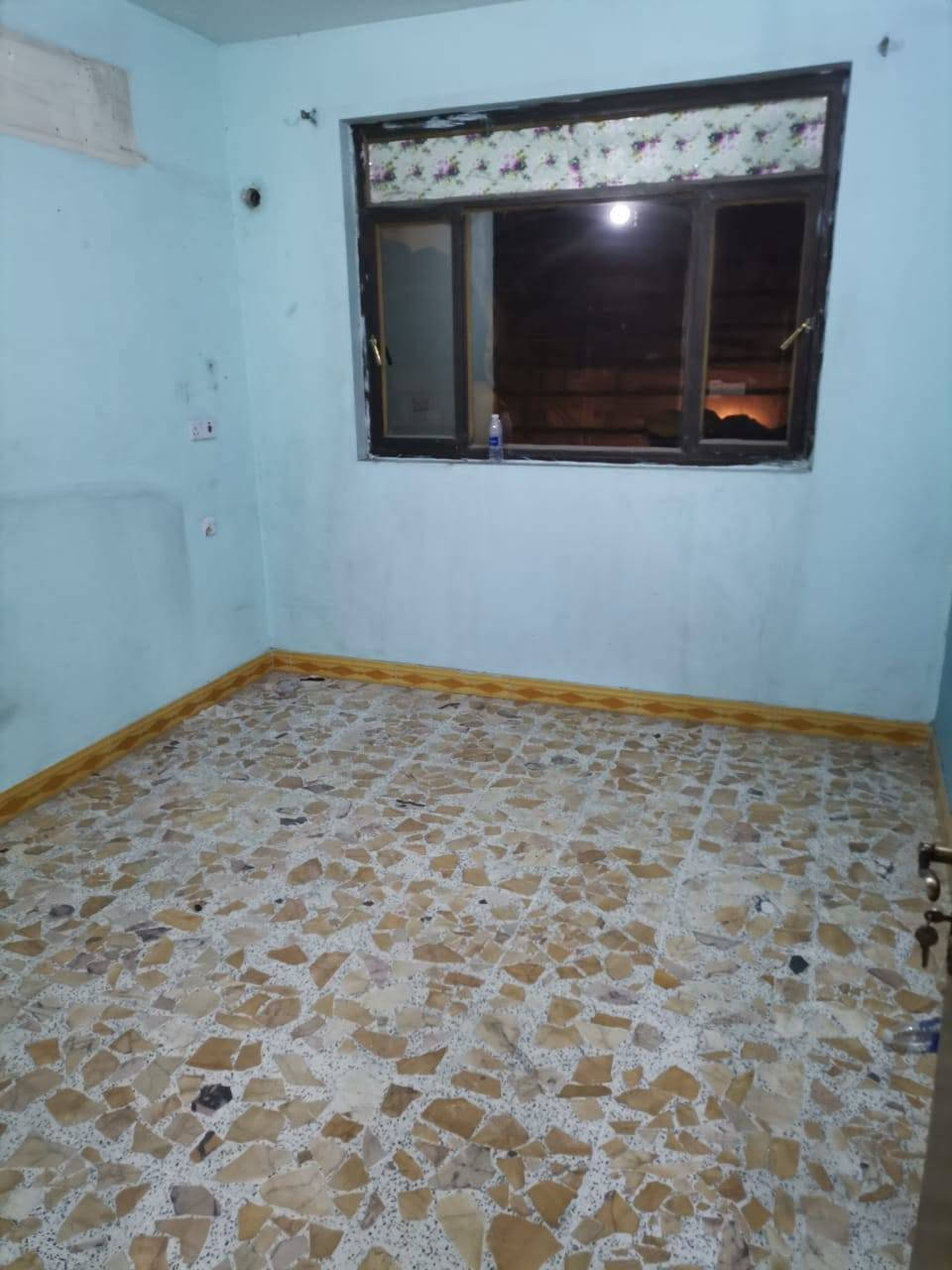 للإيجار • شقة طابق أول • السيديه شارع الصناعة