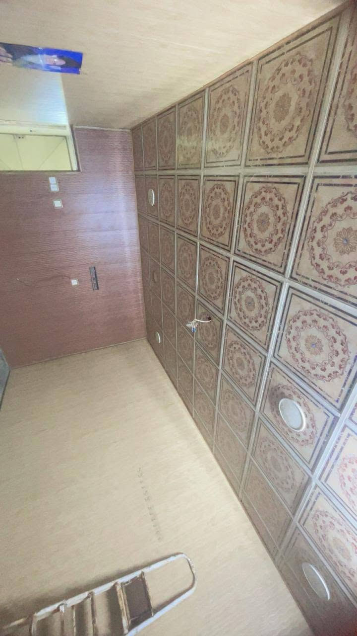 نص قطعه شرگ
مدينة الصدر
قطاع39  
غرفتين نوم وصاله واستقبال 
3حمامات 
المساحه 75مترا 
سند 25 مفروزه ومستقله  بالفرع العريض
رابع بيت عن شارع الفلاح الرئيسي مقابل جامع علي الاكبر

اي استفسار تفضل واتساب :- ***********

#بيت_للبيع #مدينة_الصدر #عقار_للبيع
