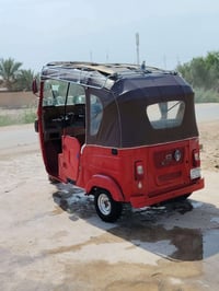 خط تكتك • مدارس • واتساب