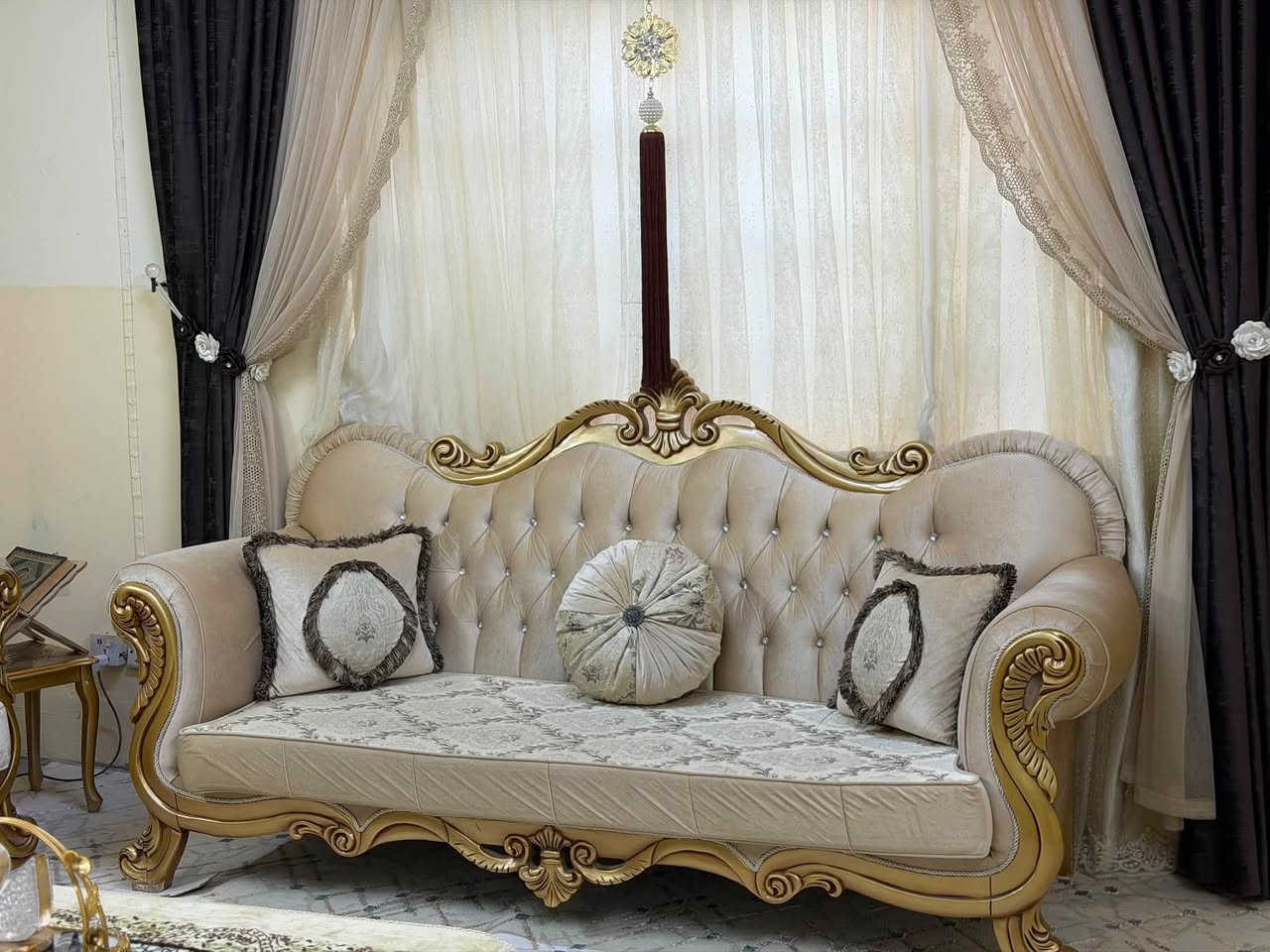 تخم ريأسي نضيف  مع ميز  السعر خاص  *********** العنوان كركوك
