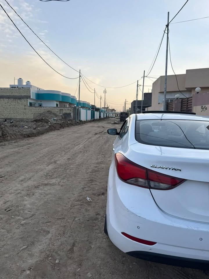 السلام عليكم 
النترا خليجي مديل ١٥ فول مواصفات فتحه وبصمه وتحكم ستيرن رقم نجف وسنوية لحد ٢٠٢٨ ب اسمنا السيارة كفاله عامه وبيها بس بارد بالباب وشرط المكينه مامفتوحه تخم تاير جديد حداديه جديده تبريد ممتاز وكفالة من صبغ ضربه للتواصل واتساب *********** فقط السعر ١٢٥ وبيها مجال حك الجية
