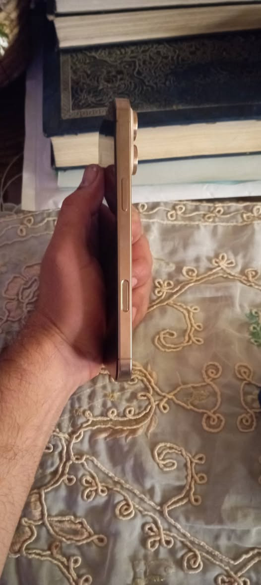 السلام عليكم 16بروماكس ب99ذ256مبدل شاشه اصليه مال جهاز السعرمليون و100وبيه مجال ***********

نص مكتوب في الصور:
- حول الاسم iPhone إصدار iOS 26.6.1 اسم الطراز iPhone 16 Pro Max رقم الطراز MYWJ3AE/A الرقم التسلسلي M2F5HPK4GC انتهت صلاحية التغطية سجل تاريخ القطع والخدمة الأغاني 0 الفيديوهات 0 الصور 7 التطبيقات 36 السعة 256 غ.ب. متوفرة 211.85 غ.ب.