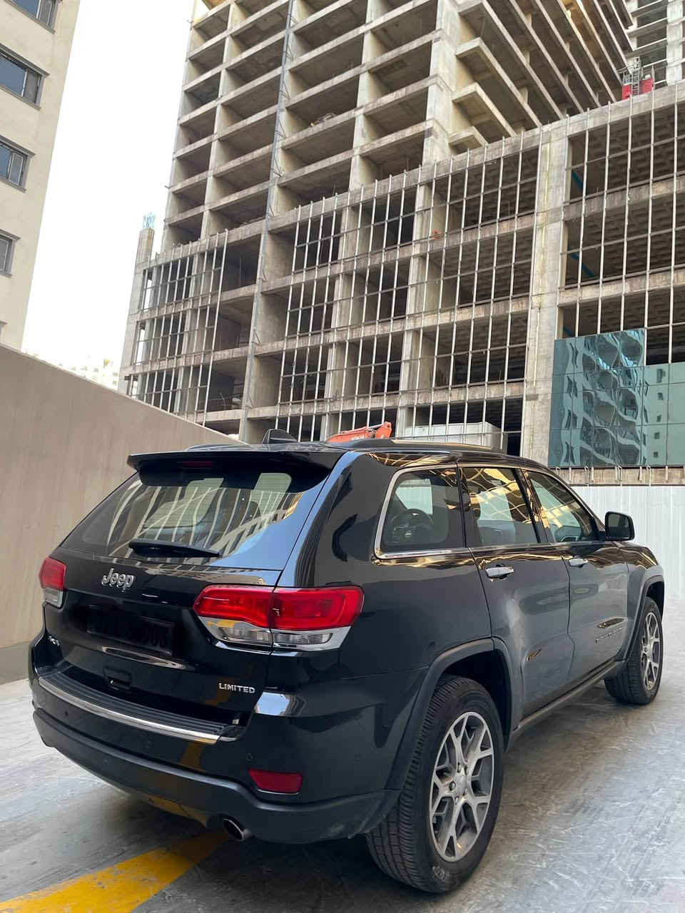 سلام عليكم للبيع جيب 2019 لمتد بلس 
فول مواصفات ام الرادار الأمامي ماشيه 71 الف حقيقي  جاهزه محرك كير حداديه كله مكفوله 

مواصفات / كشنات جلد تدفئه +تبريد / بصمه + تشغيل عن بعد / صندوق كهرباء/ رادار امامي + رادار خلفي / نقط عماء + مري قلاب + هيترات بالمري / كامره خلفيه دواره + رادار خلفي / شاشه الجبيره كل الأنضمه بيهة معروفه انضمه الجيب لمتد/ ستيرن كهربائي فول تحكمات / نضام فور ويل + نضام قياده رملي +جبلي + صخور / نضام قياده سبورت + ايكو / فتحه سقف / اوتو بارك / قياده ذاتيه / تنبيه من التصادم الأمامي + الخلفي / تبريد قطعتين ثلاجه 

ملاحضه / سياره وراد امريكي حادثه من امريكه  جاملغ + بنيد  فقط بالعراق صار بيه صبغ بجه الي بصف السياق بابتين بدون حادث اثر شخط تخريب يعني بدون اي ضربه فقط سبب شخوط تخريب بالبابتين 
 (مكان السياره بغداد الكرخ ) 
السعر : 19,000 الف دولار وبيه مجال بسيط 

الأستفسار:***********
